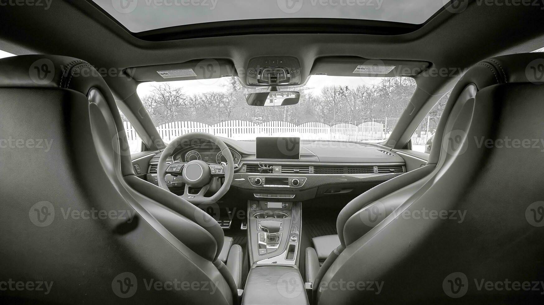 dentro moden coche fondo, lujo coche interior elementos fondo de pantalla. negro cuero coche interior foto