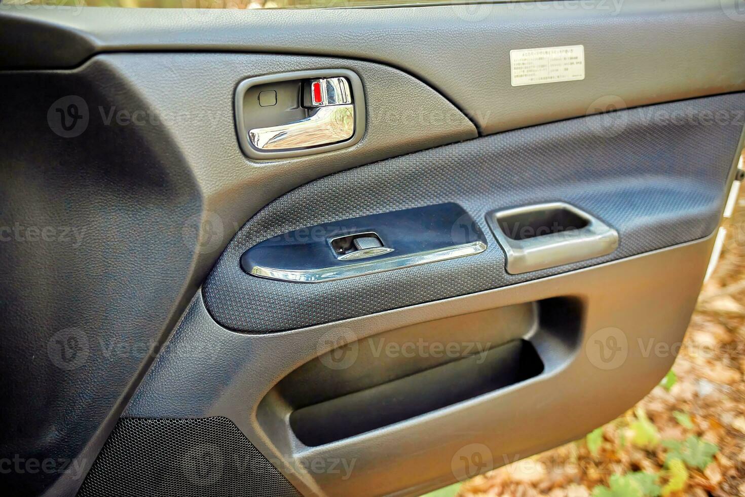 moderno ciudad coche puerta, abrió coche puerta cerca ver foto