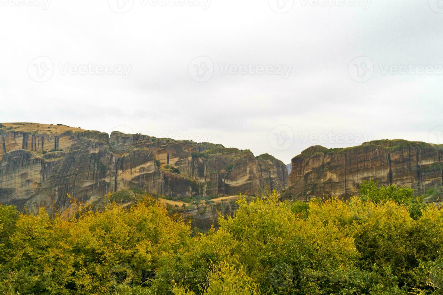 acantilados y monasterios de meteora foto