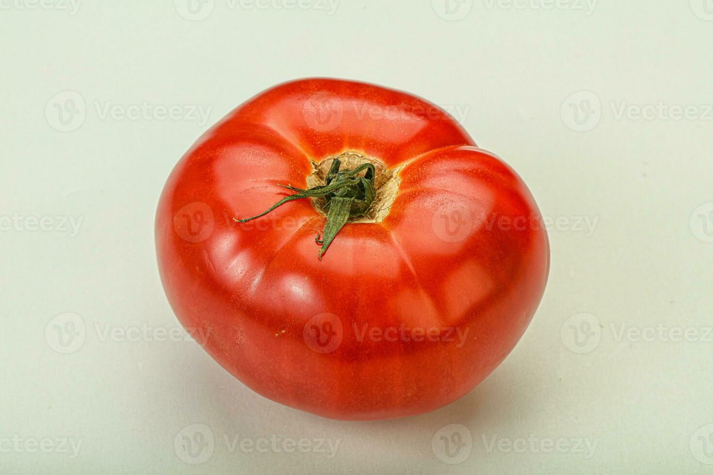 tomate rojo grande y jugoso maduro foto