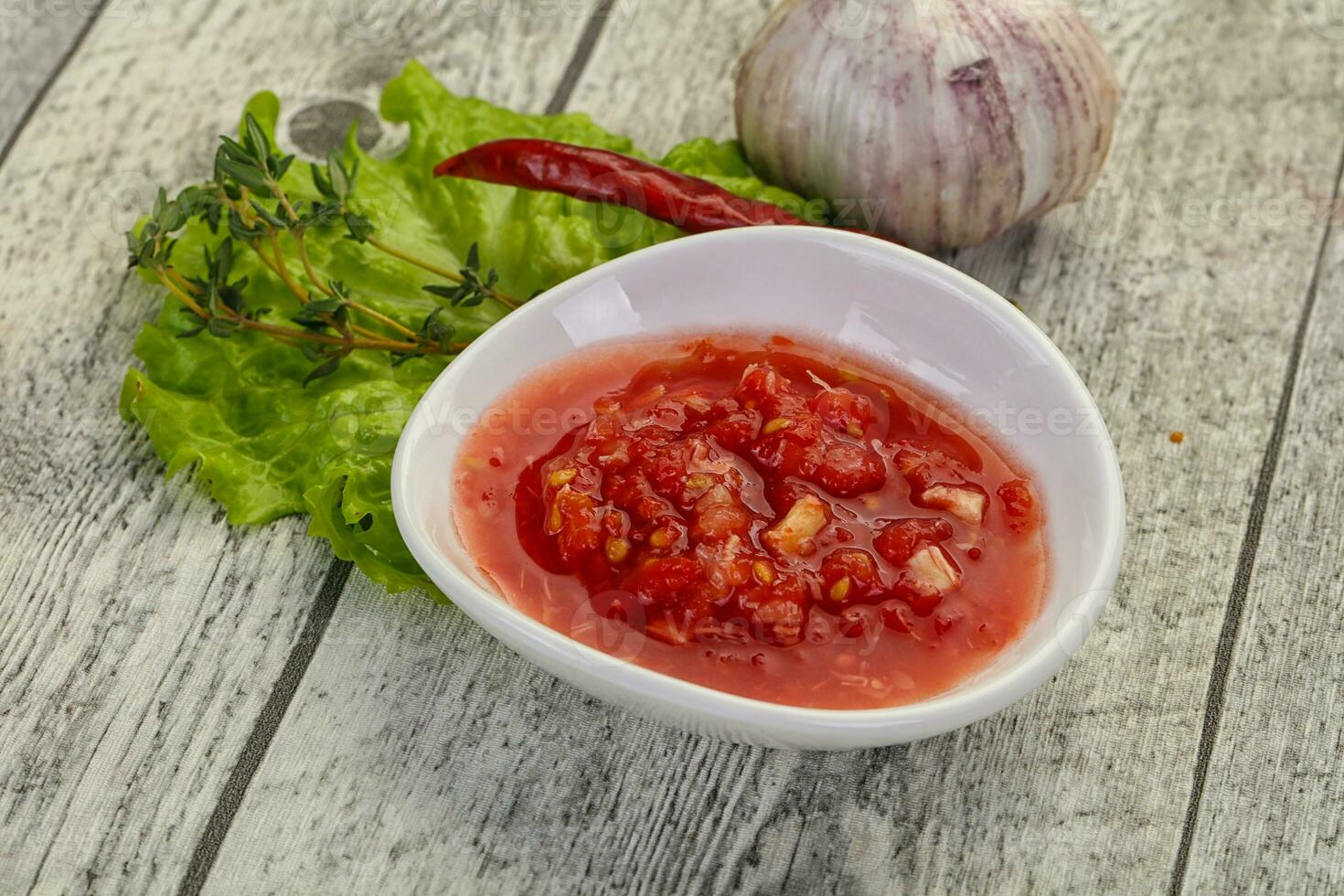Spicy tomato and garlic sauce photo