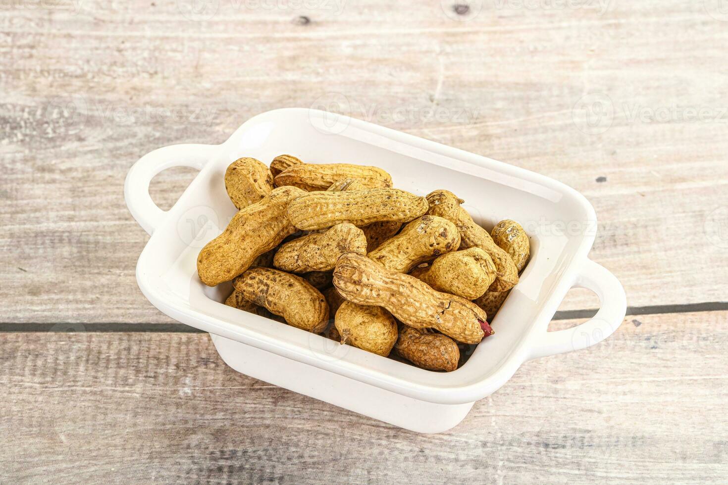 Raw ripe unpeeled peanut heap photo