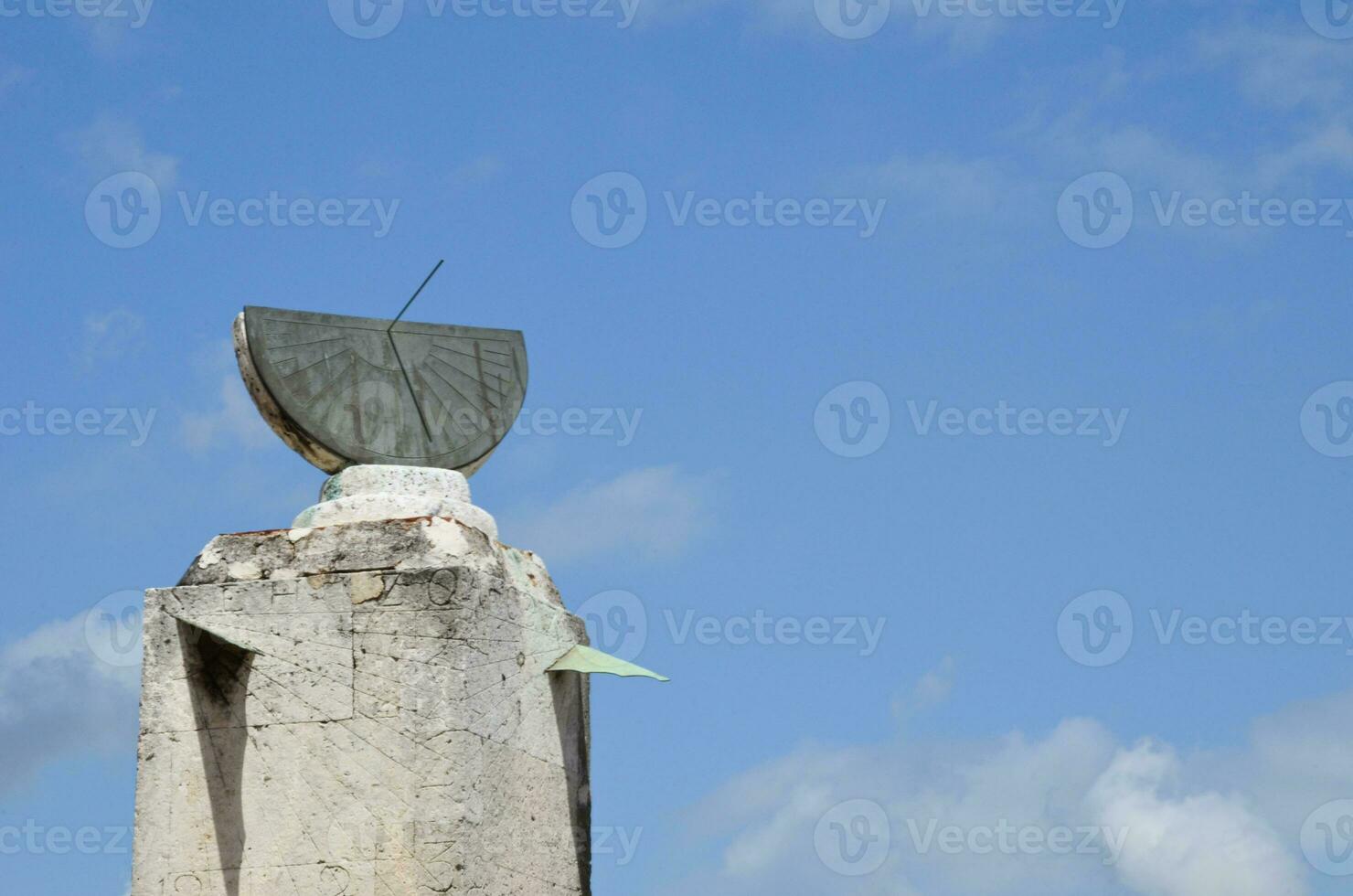 Roca reloj de sol de santo domingo. arquitectónico Monumento foto