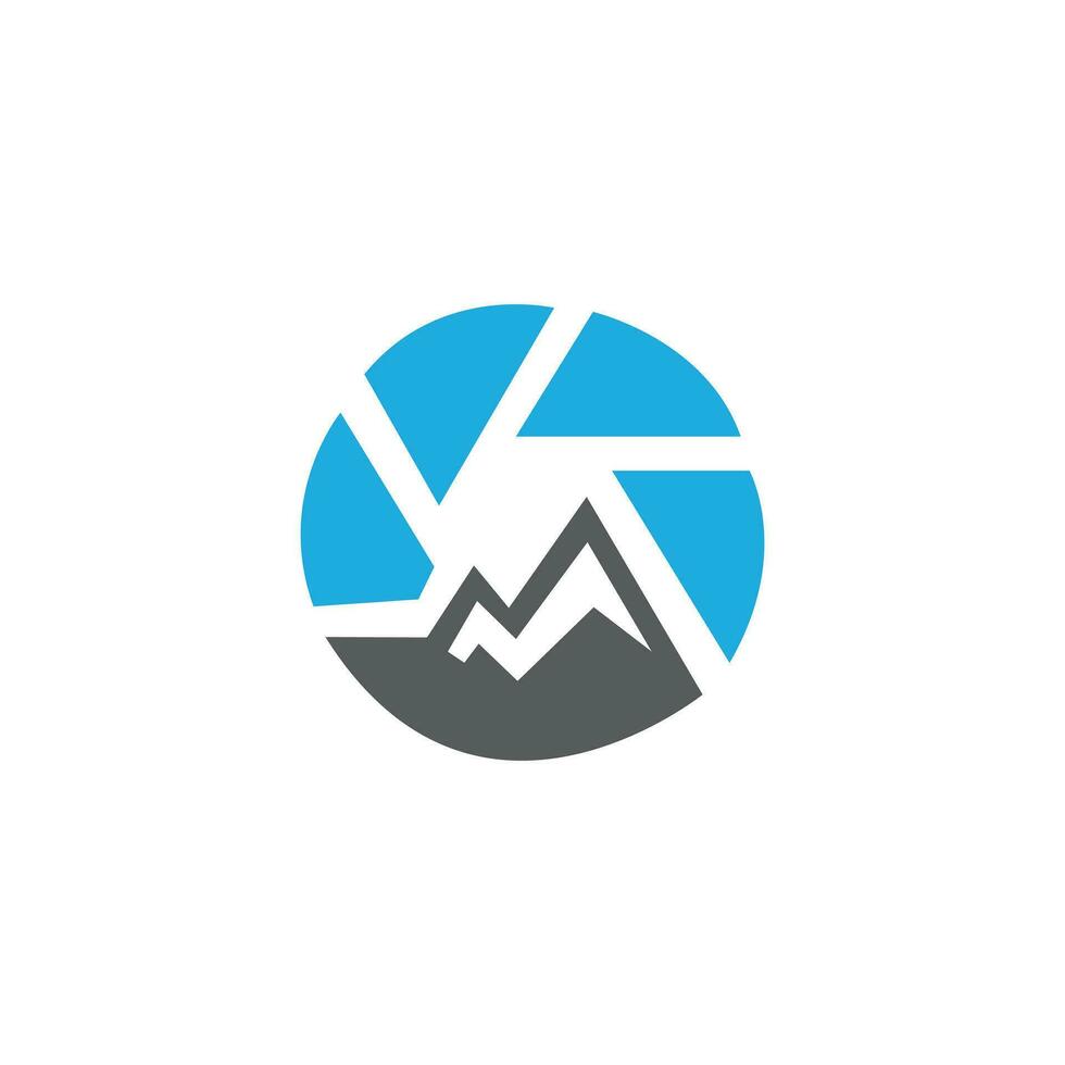 montaña y cámara lente inicial logo icono vector