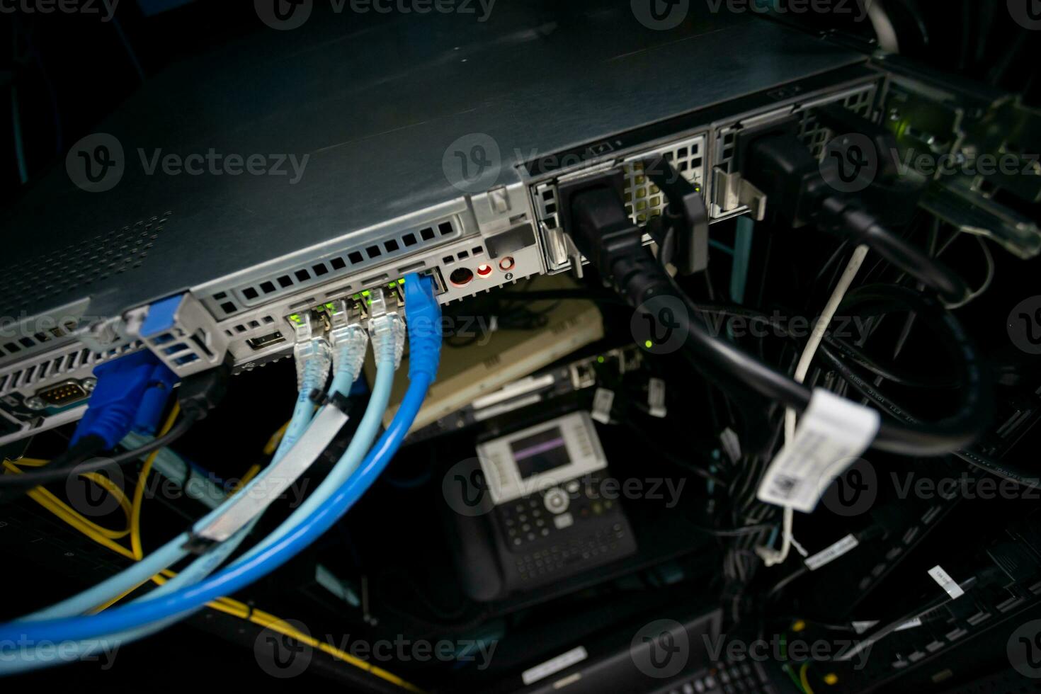 The heart and importance of a network server is a matter of feeling right and fast in the operation of the computer photo