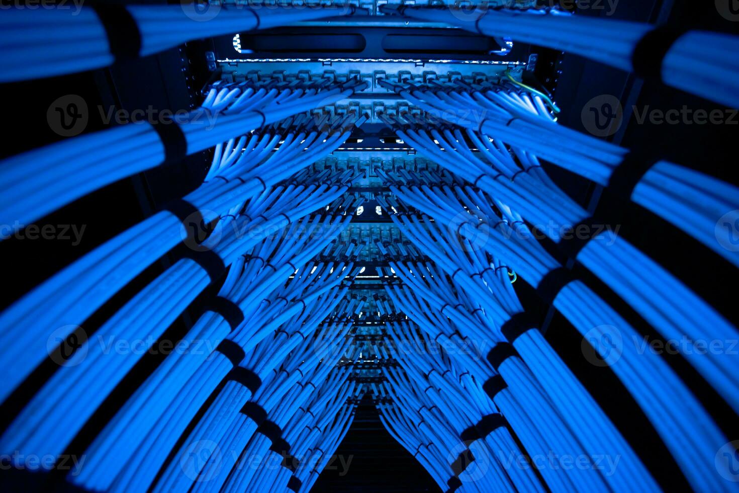 The heart and importance of a network server is a matter of feeling right and fast in the operation of the computer photo