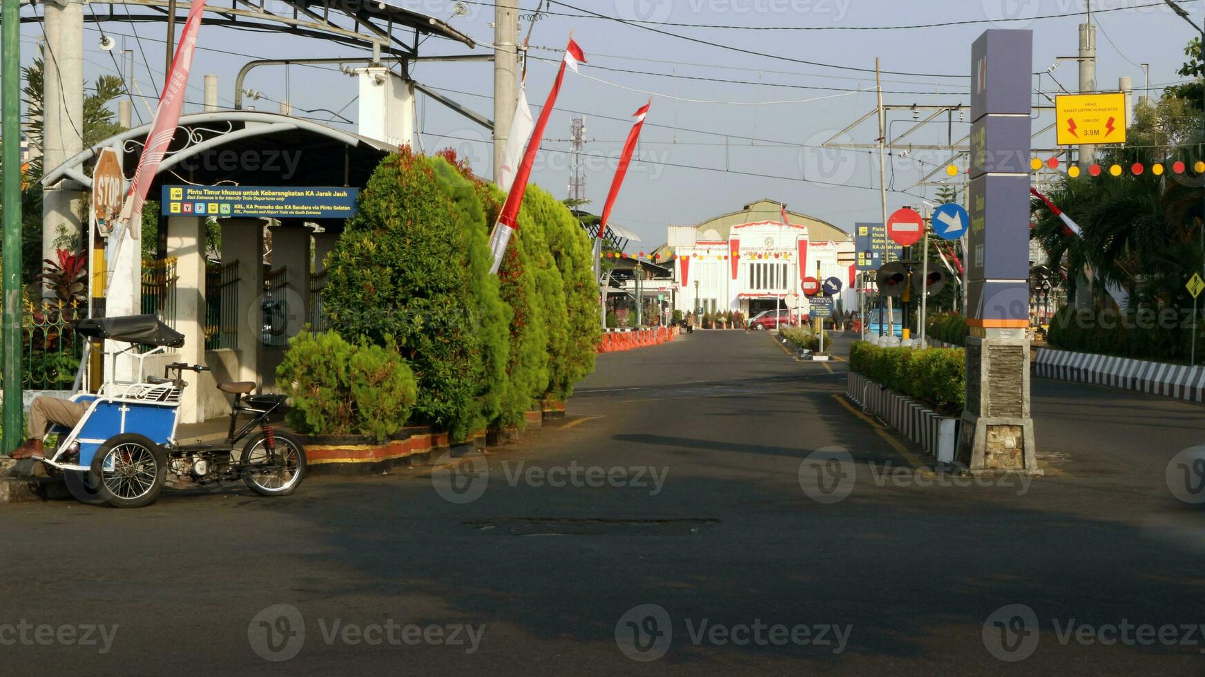 The atmosphere in the city of Jogjakarta photo