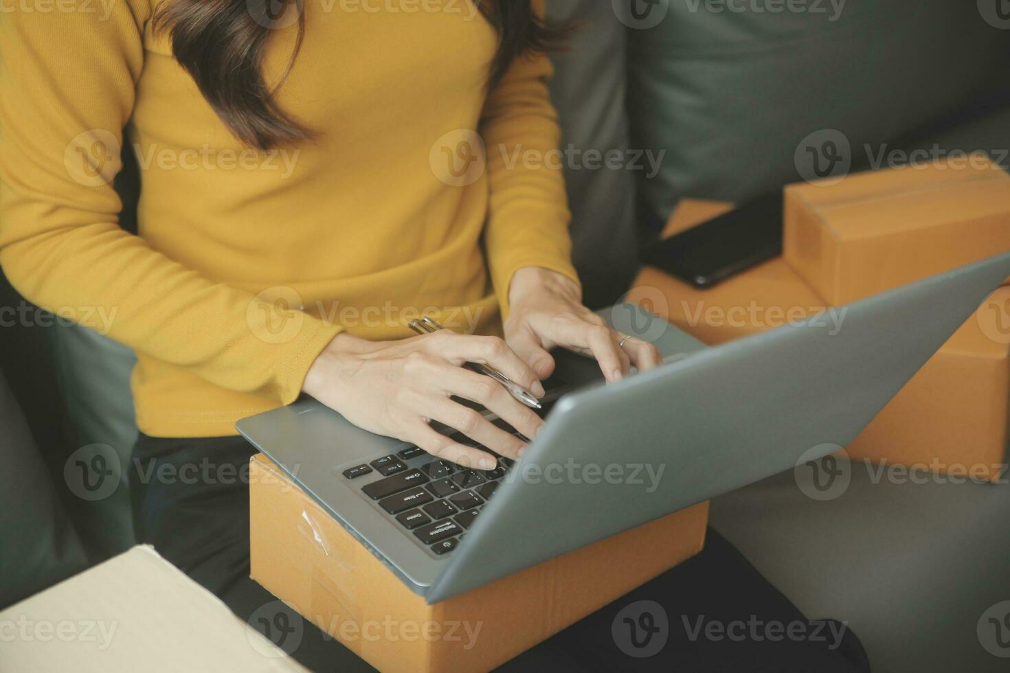 Business woman start up small business entrepreneur SME success .freelance woman working at home with Online Parcel delivery. SME and packaging deliveryconcept photo