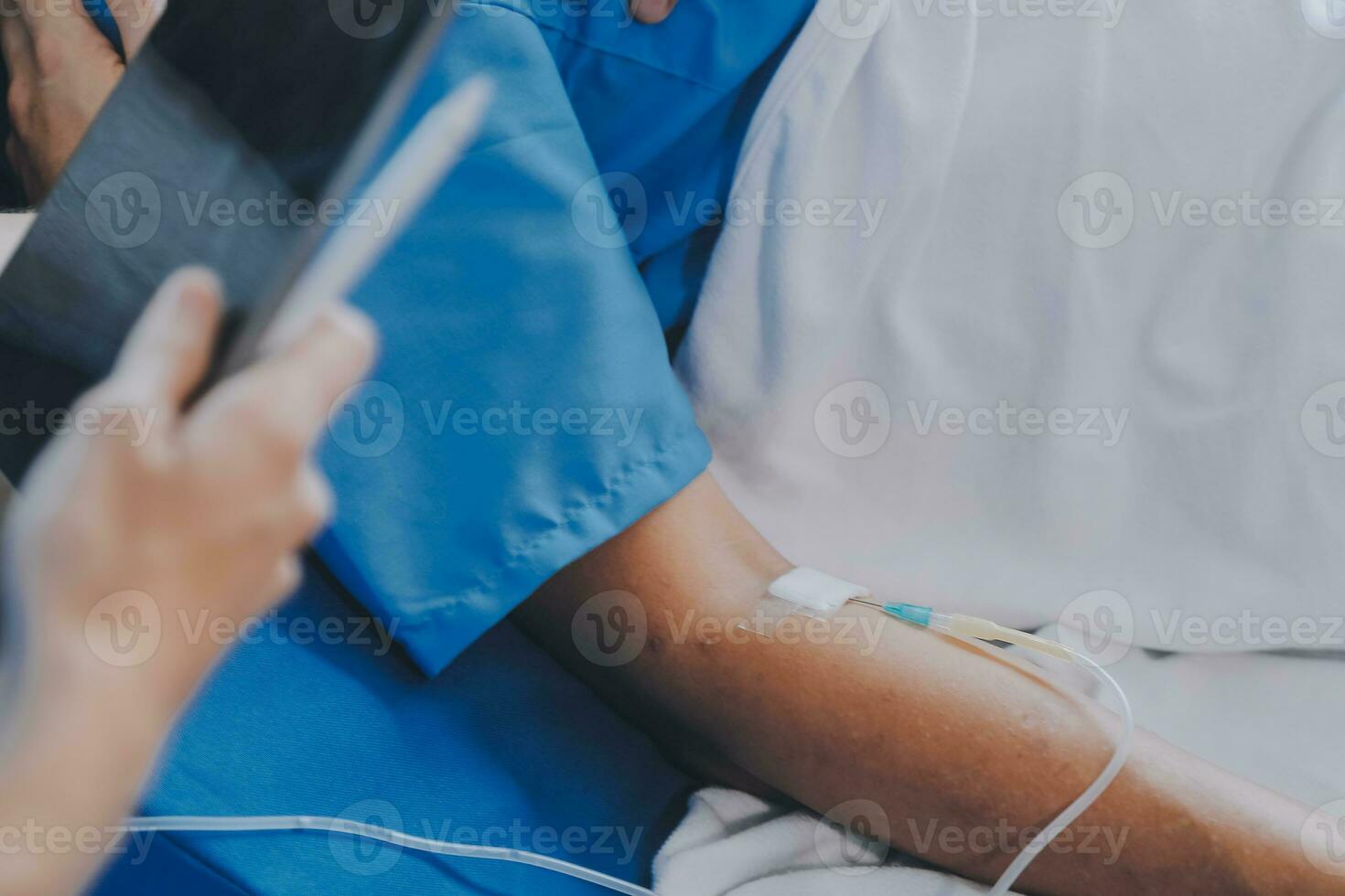 Women Asian doctors hold the patient hand and encourage and provide medical advice While checking the patient health in bed. Concept of Care and compassion, antenatal care, Threatened abortion photo
