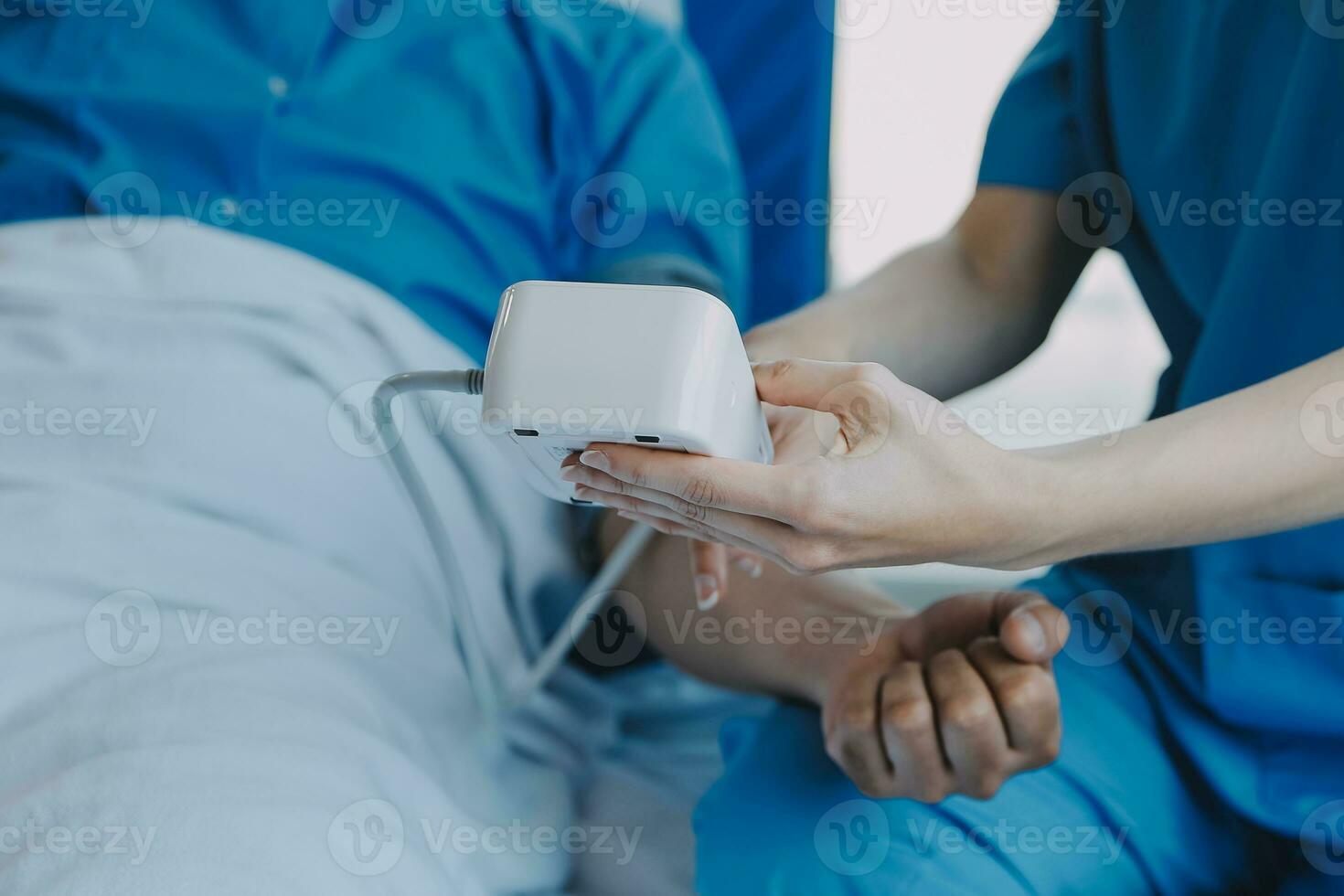 Women Asian doctors hold the patient hand and encourage and provide medical advice While checking the patient health in bed. Concept of Care and compassion, antenatal care, Threatened abortion photo