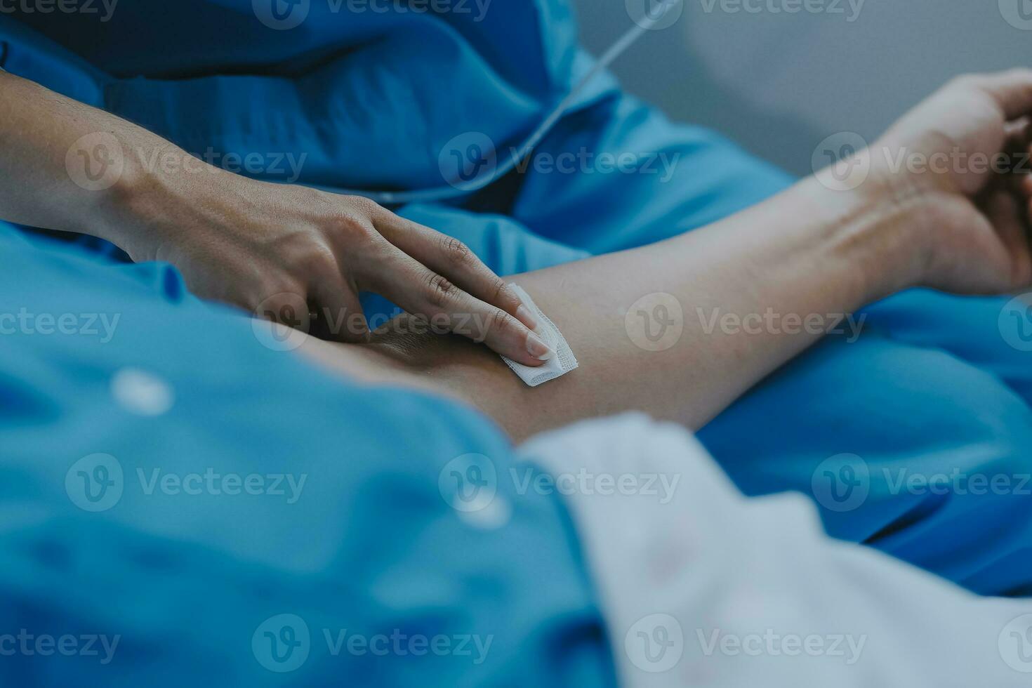 Women Asian doctors hold the patient hand and encourage and provide medical advice While checking the patient health in bed. Concept of Care and compassion, antenatal care, Threatened abortion photo