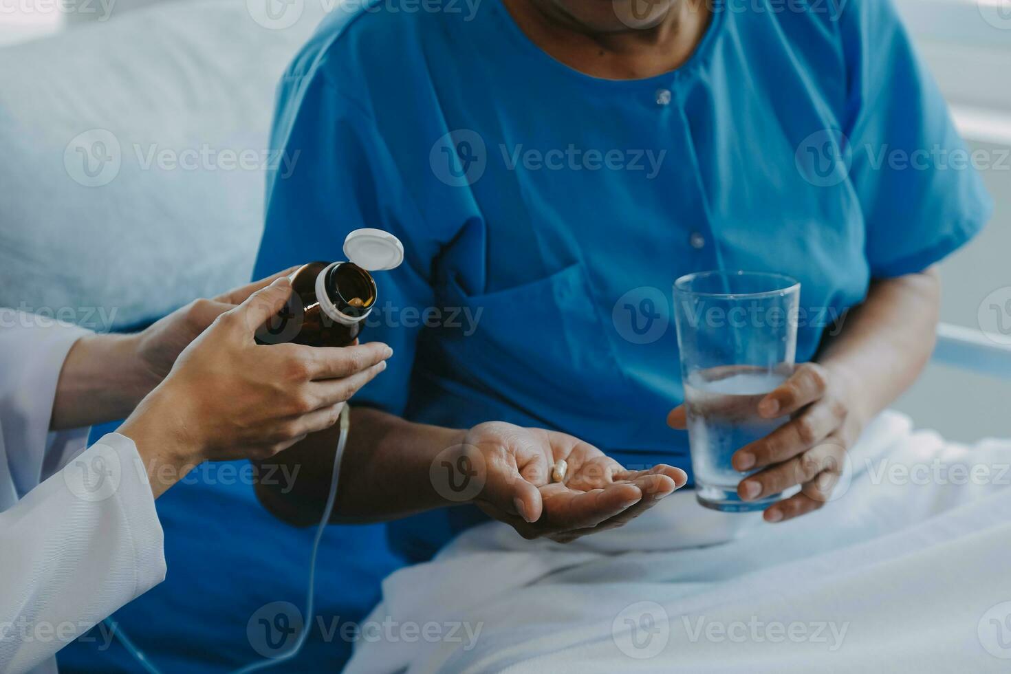 Women Asian doctors hold the patient hand and encourage and provide medical advice While checking the patient health in bed. Concept of Care and compassion, antenatal care, Threatened abortion photo
