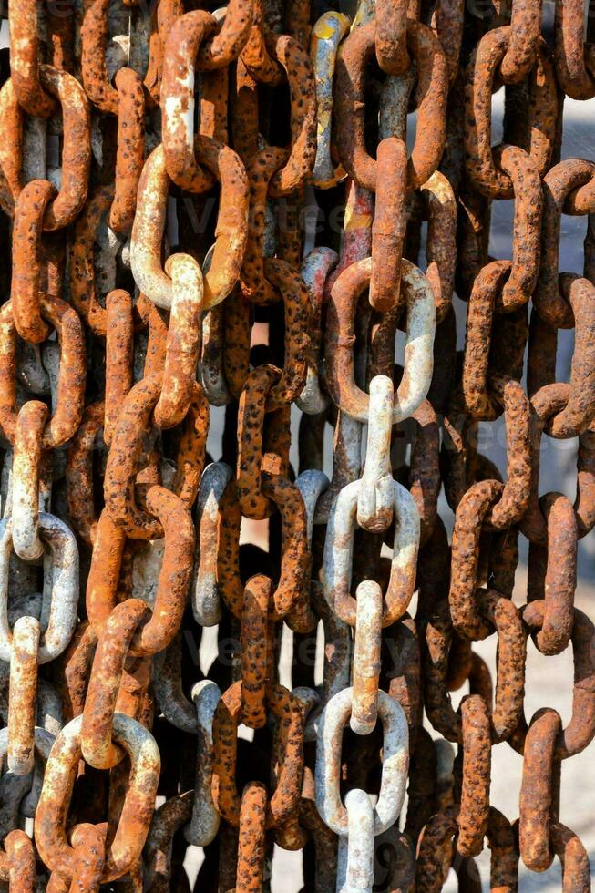 Rusty chain links photo