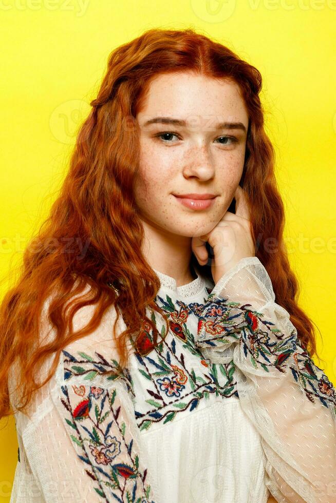 Indoor portrait of excited curly woman with trendy makeup. photo