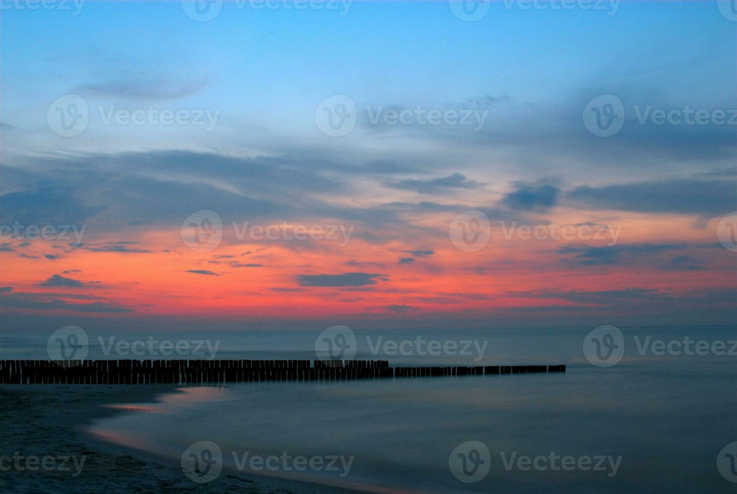 paisaje del lago al atardecer foto