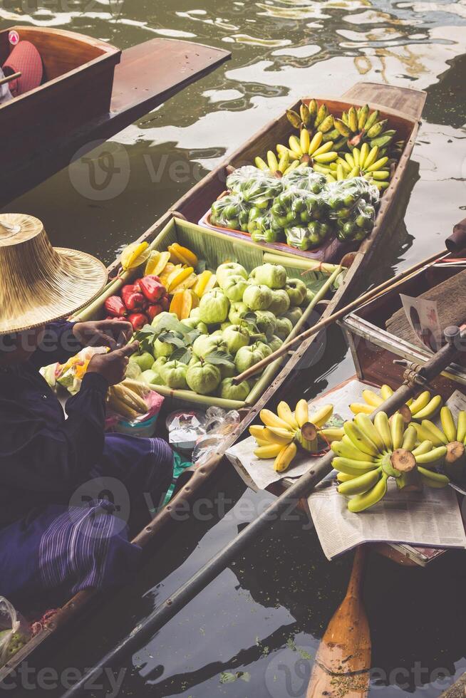 Damnoen Saduak floating market in Ratchaburi near Bangkok, Thailand photo