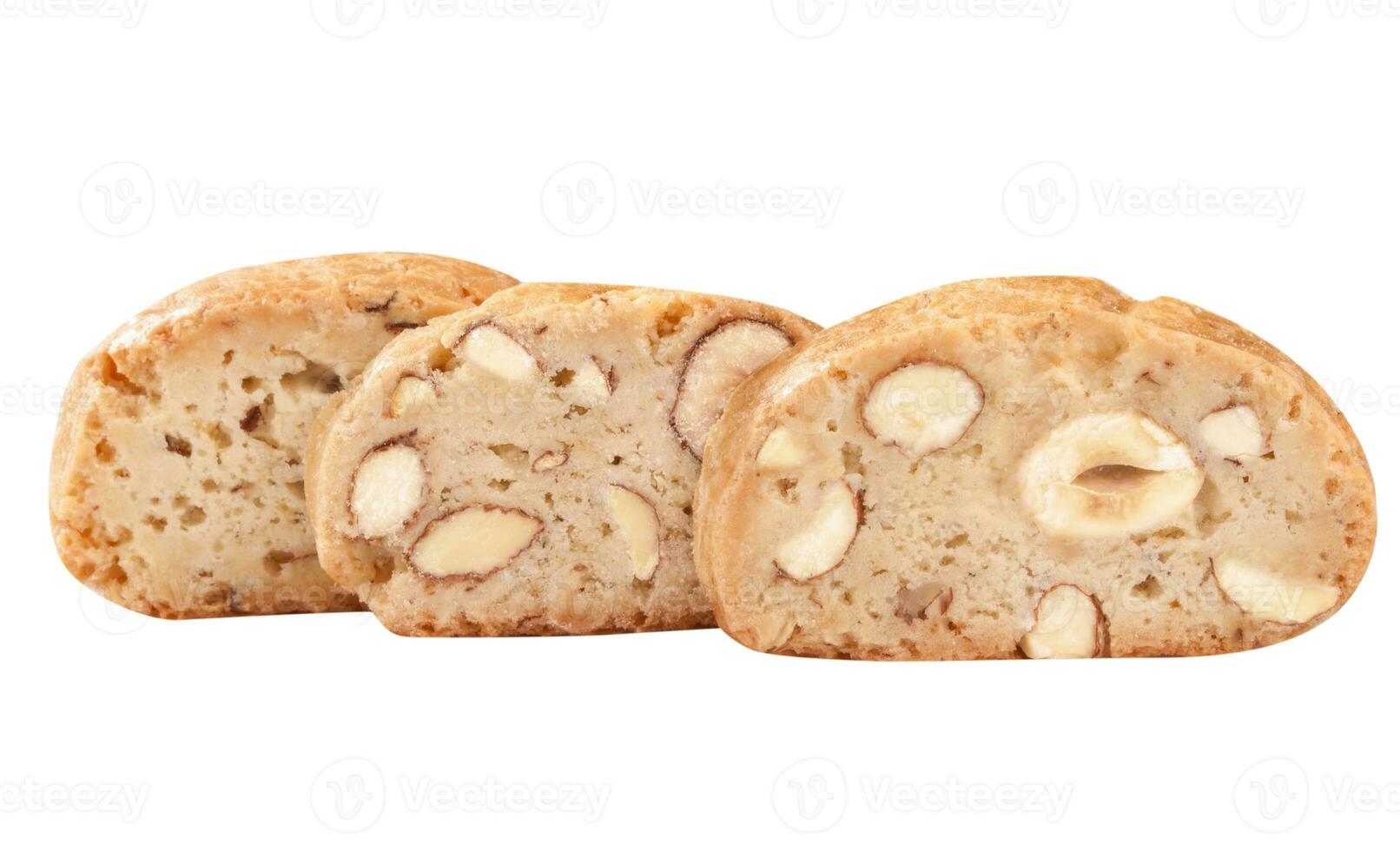 crujiente biscotti con avellanas y Almendras aislado en blanco foto