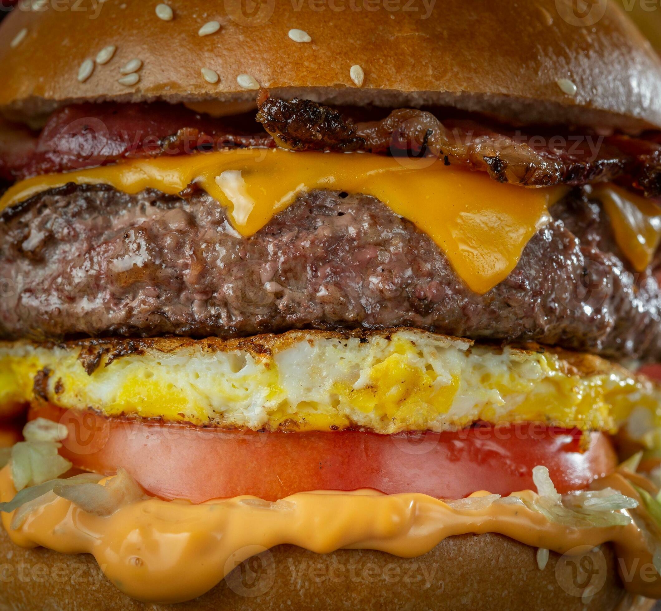 Closeup of cheeseburger with fried egg, bacon and tomato 34226629 Stock