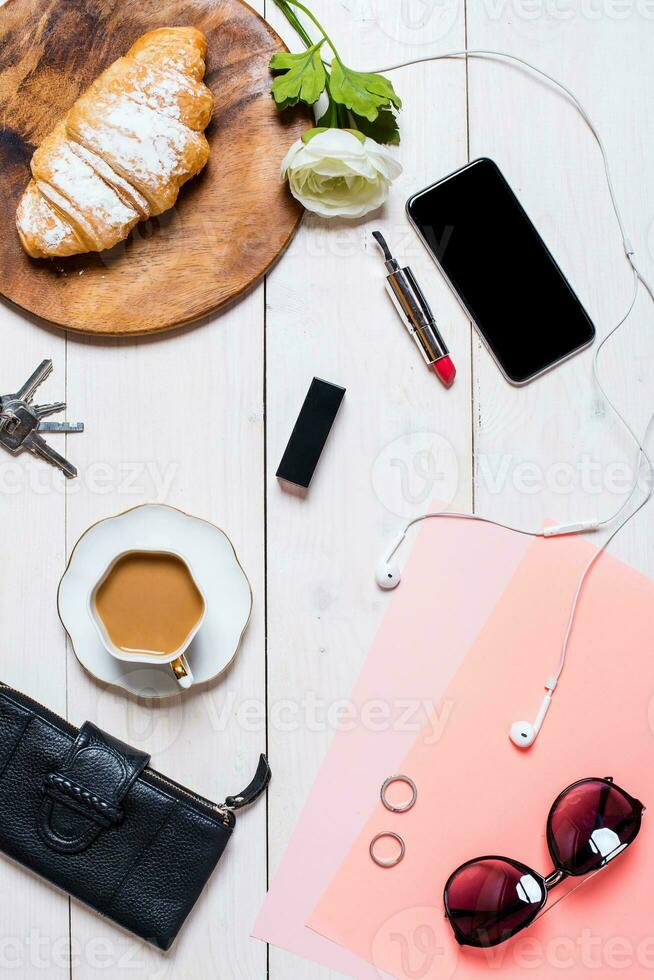 De las mujeres accesorios en un blanco antecedentes foto