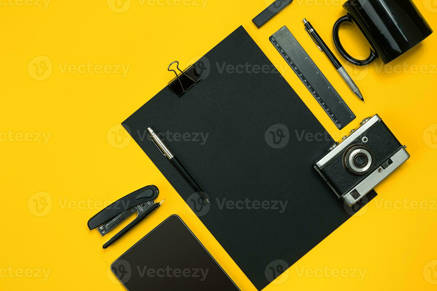 Workplace with office items and business elements on a desk. Con photo