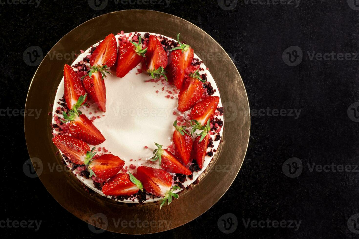 Cheesecake with strawberries. Cake decorated with strawberries. Delicious cheesecake decorated with fresh strawberries. photo