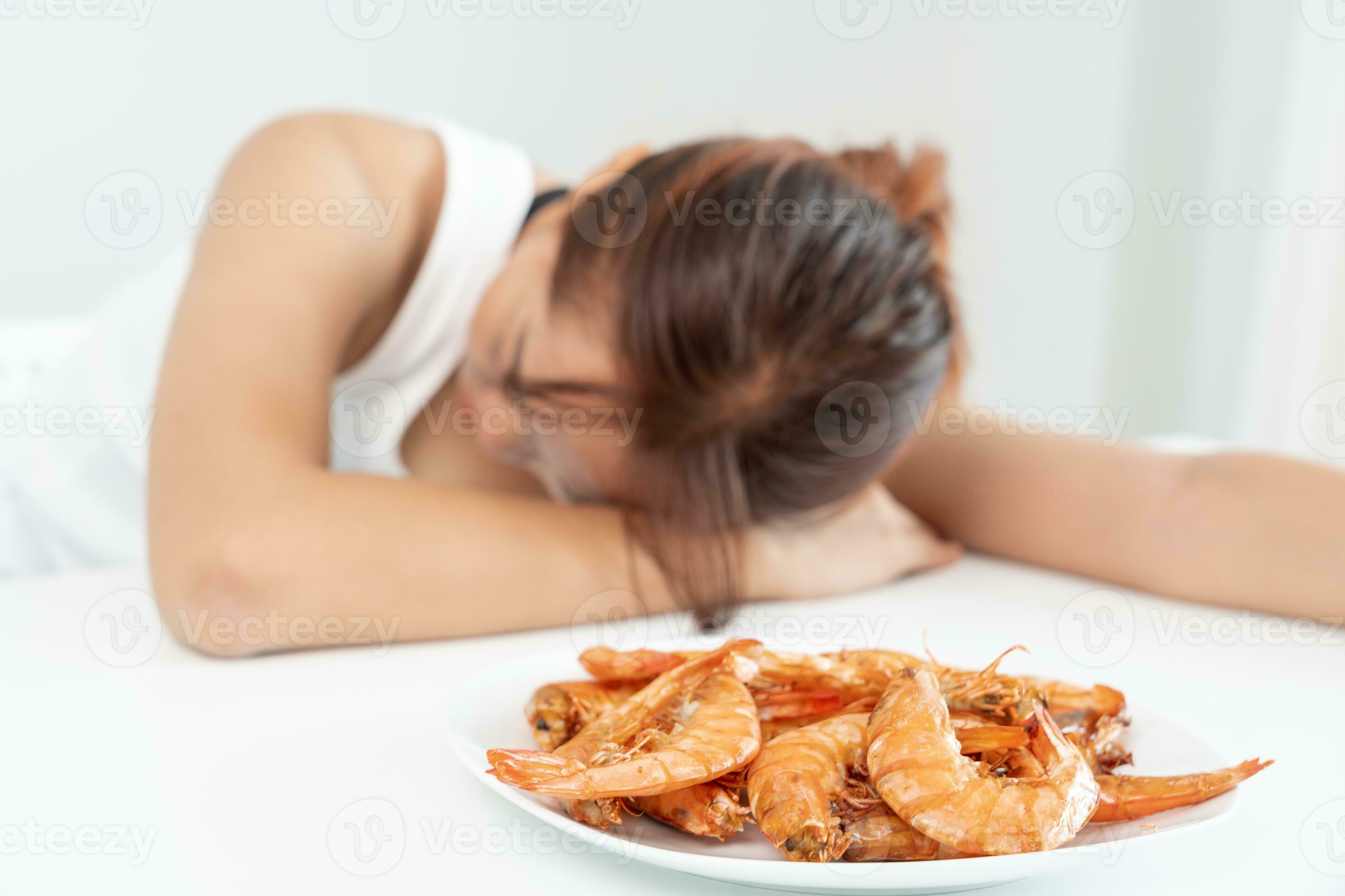 food allergies, women have reactions itching and redness after eating