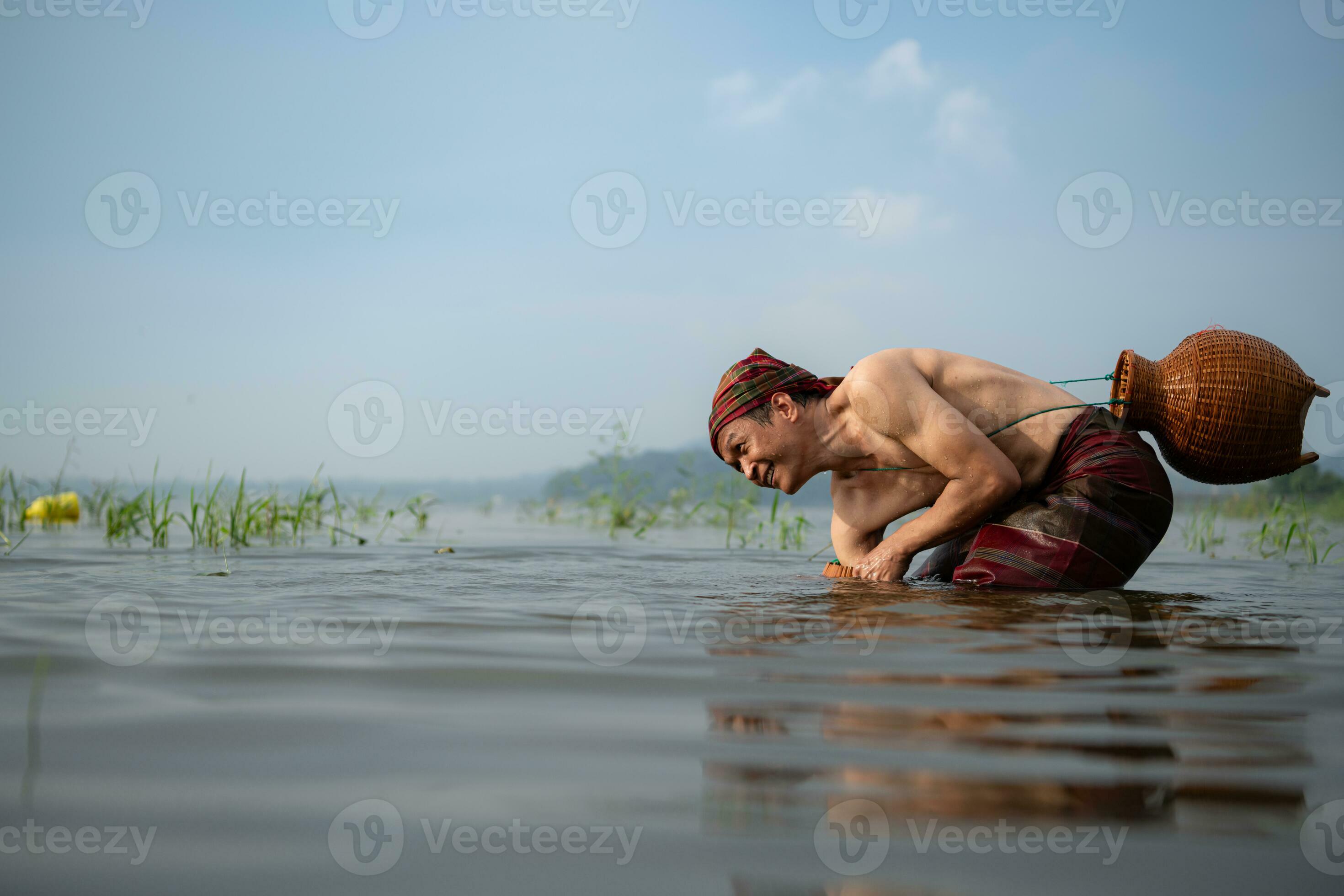 Fisherman using traditional fishing gear to catch fish for cooking, Rural  Thailand living life concept 34343734 Stock Photo at Vecteezy