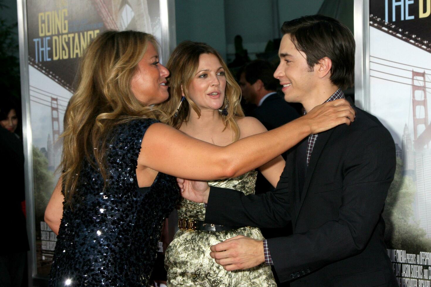 LOS ANGELES  AUG 23 Nancy Juvonen Drew Barrymore  Justin Long arrives at the Going the Distance Los Angeles Premiere at Graumans Chinese Theater on August 23 2010 in Los Angeles CA photo