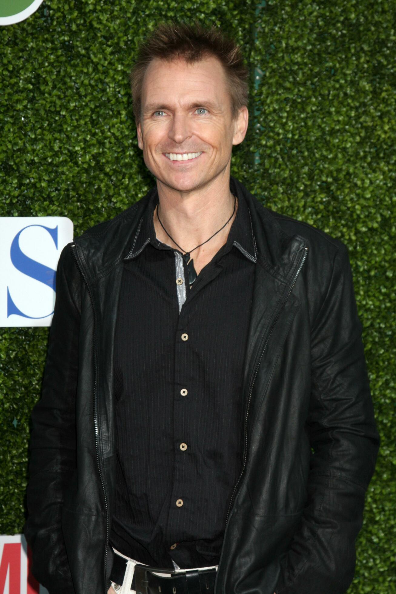 LOS ANGELES JUL 28 Phil Keoghan arrives at the 2010 CBS The CW Showtime