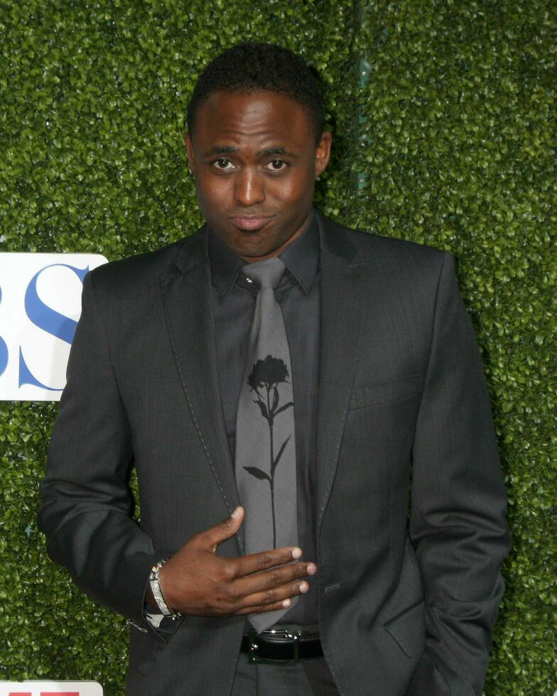 LOS ANGELES  JUL 28 Wayne Brady arrives at the 2010 CBS The CW Showtime Summer Press Tour Party at The Tent Adjacent to Beverly Hilton Hotel on July28 2010 in Beverly Hills CA photo