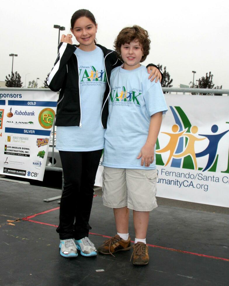 LOS ANGELES  OCT 16  Ariel Winter Nolan Gould at the Habitat for Humanity San FernandoSanta Clarita Valleys American Dream Walk  at Pacoima Plaza on October 16 2010 in Pacoima CA photo