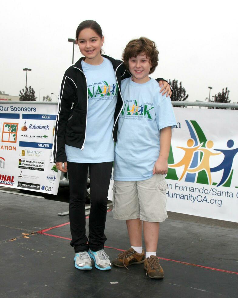 LOS ANGELES  OCT 16  Ariel Winter Nolan Gould at the Habitat for Humanity San FernandoSanta Clarita Valleys American Dream Walk  at Pacoima Plaza on October 16 2010 in Pacoima CA photo