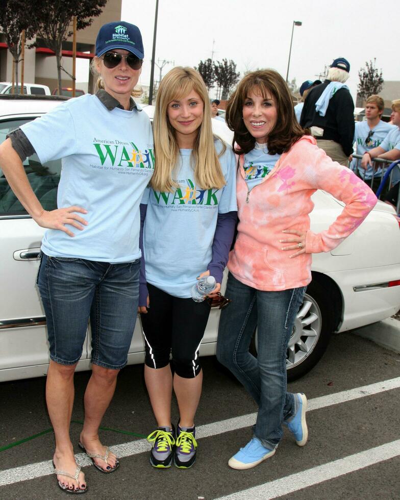 LOS ANGELES  OCT 16  Eileen Davison Marcy Rylan Kate Linder at the Habitat for Humanity San FernandoSanta Clarita Valleys American Dream Walk  at Pacoima Plaza on October 16 2010 in Pacoima CA photo