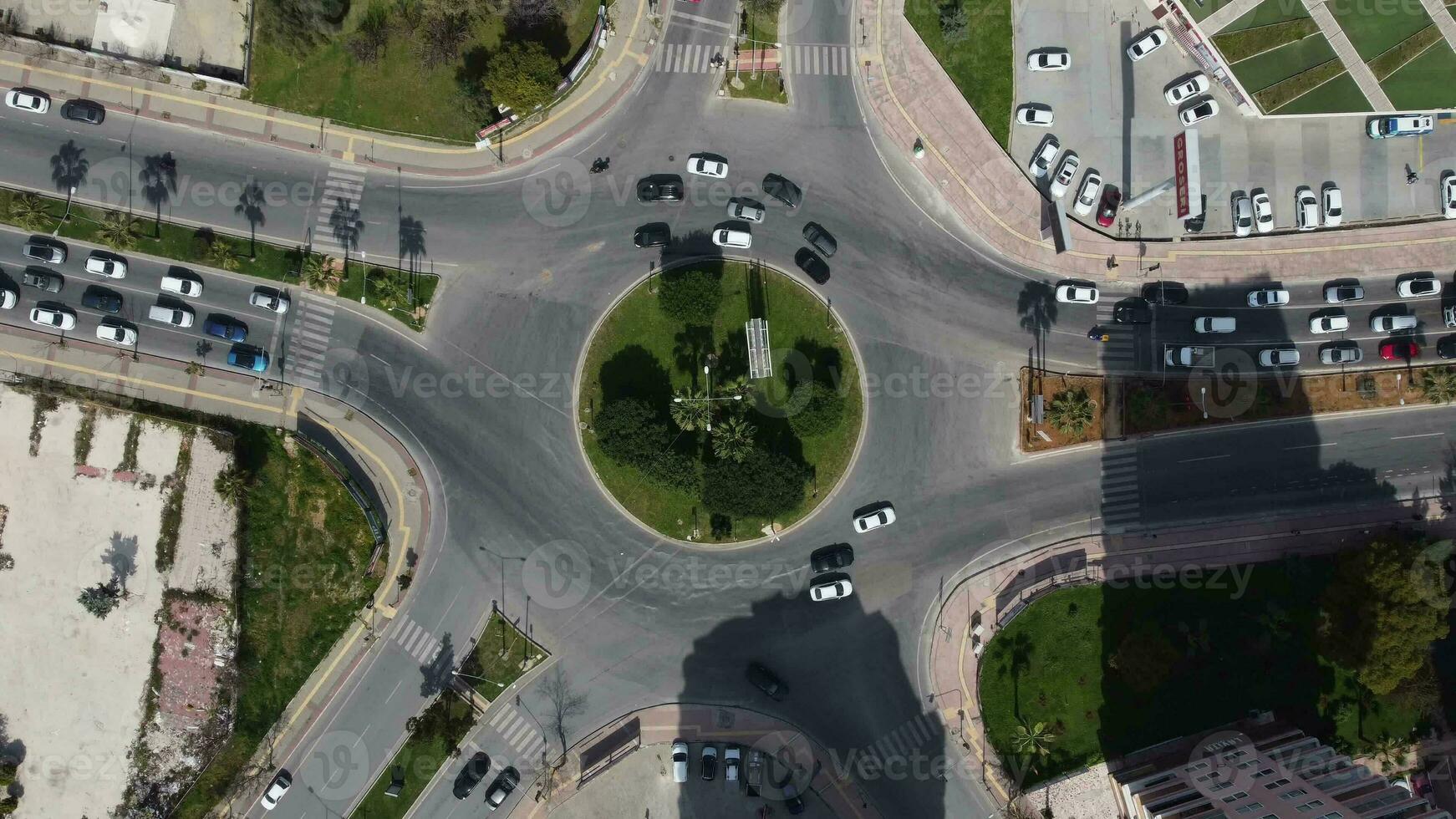 vehículos Moviente rotonda aéreo zumbido foto