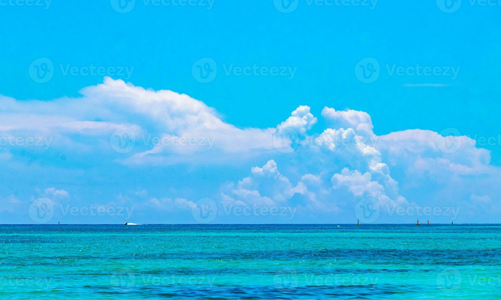 playa caribeña tropical agua clara turquesa playa del carmen méxico. foto