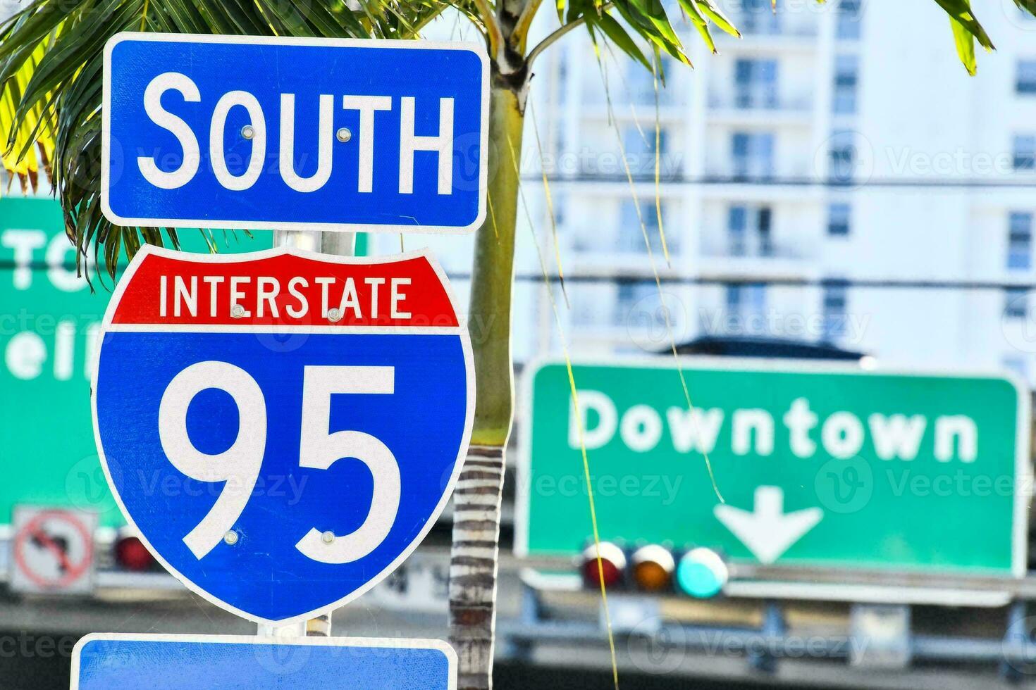 a sign for south interstate 95 photo