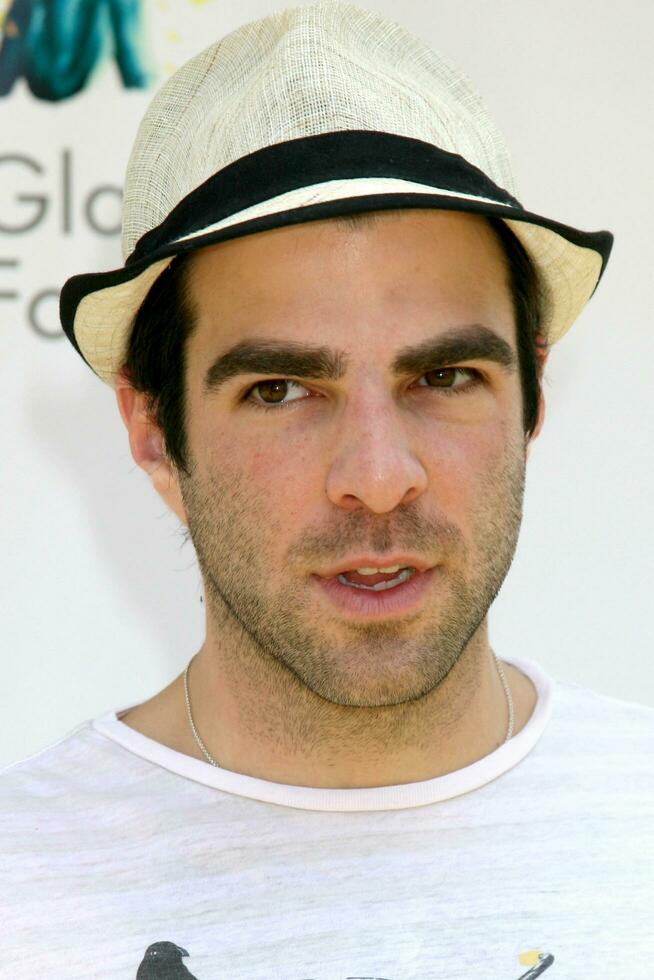 zachary quinto llegando a el un hora para héroes pediátrico SIDA 2008 beneficio a el veteranos administración jardines madera del oeste California junio 8 2008 foto