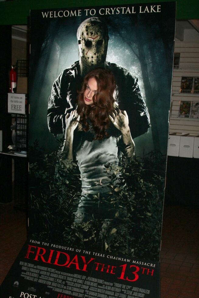 amanda derechotti en el 2009 viernes el 13 firma de películas de el nuevo DVD lanzamiento su nombre estaba jason 30 años de viernes el 13 a oscuro manjares Tienda en Burbank California en febrero 3 2009 foto