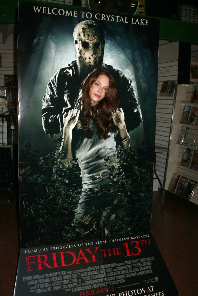 amanda derechotti en el 2009 viernes el 13 firma de películas de el nuevo DVD lanzamiento su nombre estaba jason 30 años de viernes el 13 a oscuro manjares Tienda en Burbank California en febrero 3 2009 foto