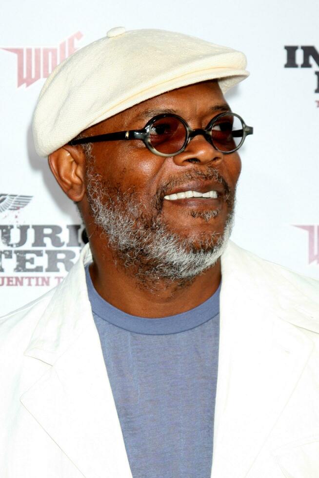 Samuel L Jackson arriving  at the Los Angeles Premiere of Inglourious Basterds at Graumans Chinese Theater in Los Angeles CA  on August 10  2009 photo