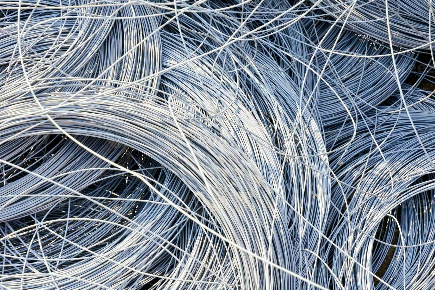 a pile of metal wire is shown in this photo