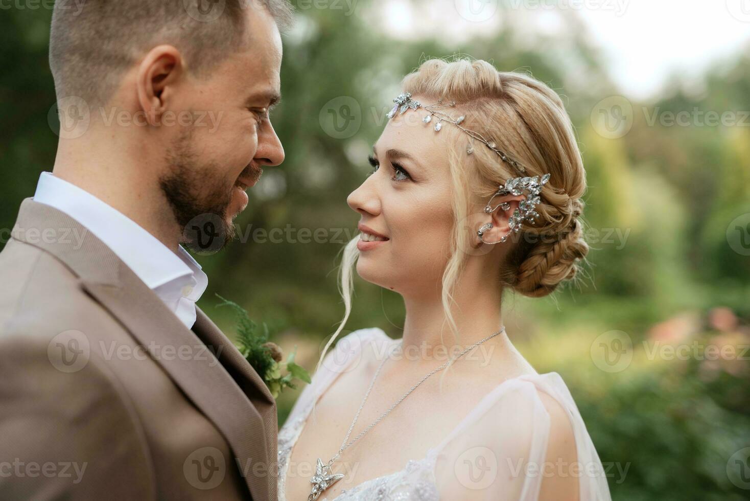 the first meeting of the bride and groom photo