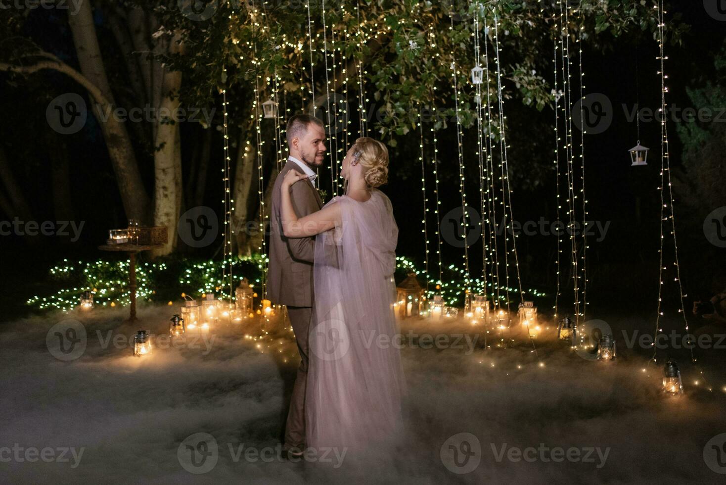 the first wedding dance of the bride and groom photo