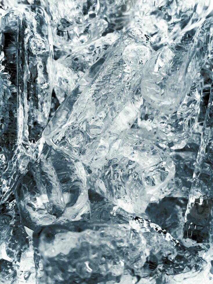 cubos de hielo fondo, hielo cubo textura, hielo fondo de pantalla eso hace yo sensación Fresco y sensación bien. en el verano, hielo y frío bebidas será hacer nosotros sensación relajado, hecho para bebida o refresco negocio. foto