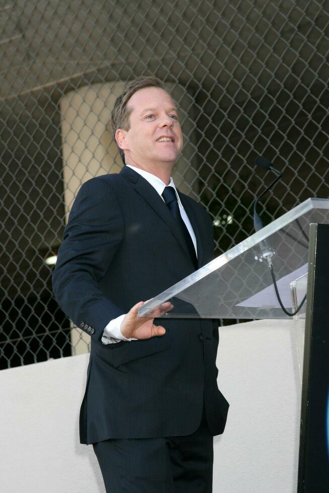 Kiefer Sutherland  Joel Schumacher at the Hollywood Walk of Fame ceremony for Kiefer Sutherland in Hollywood CA December 9 2008 photo