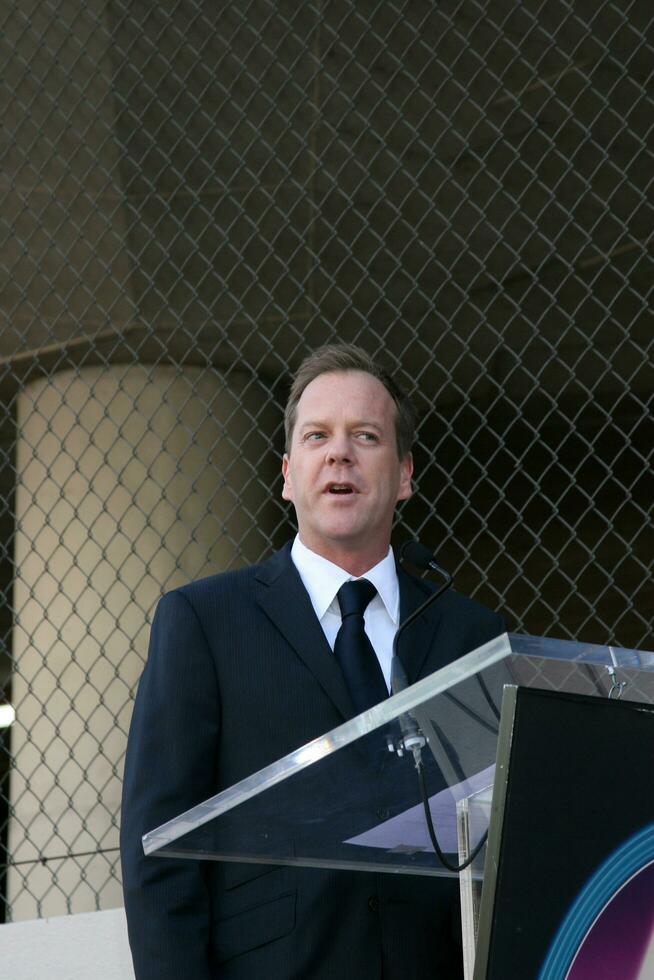 Kiefer Sutherland  Joel Schumacher at the Hollywood Walk of Fame ceremony for Kiefer Sutherland in Hollywood CA December 9 2008 photo