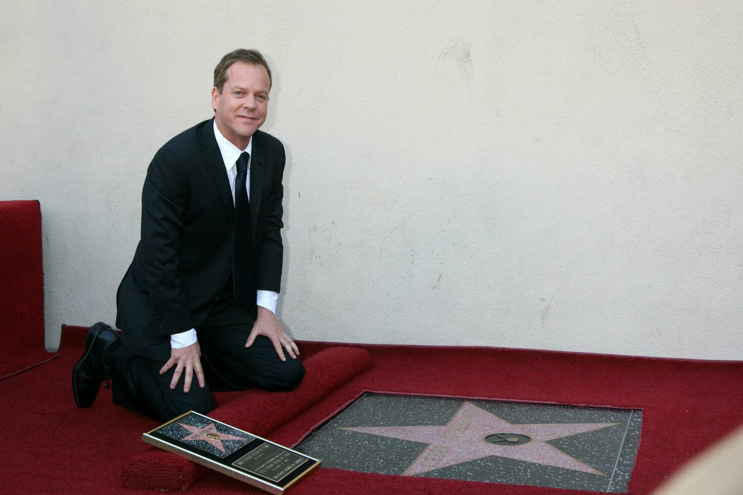 Kiefer Sutherland  Joel Schumacher at the Hollywood Walk of Fame ceremony for Kiefer Sutherland in Hollywood CA December 9 2008 photo