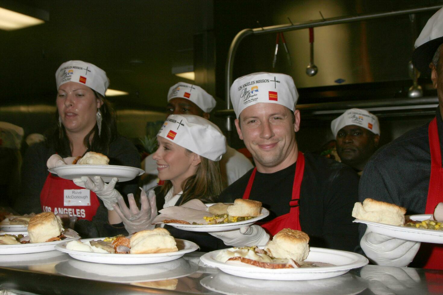 Jennifer Love Hewitt  Ross McCall at the LA Mission Thanksgivng Feeding of the Homeless in Los Angeles CA November 26 2008 photo