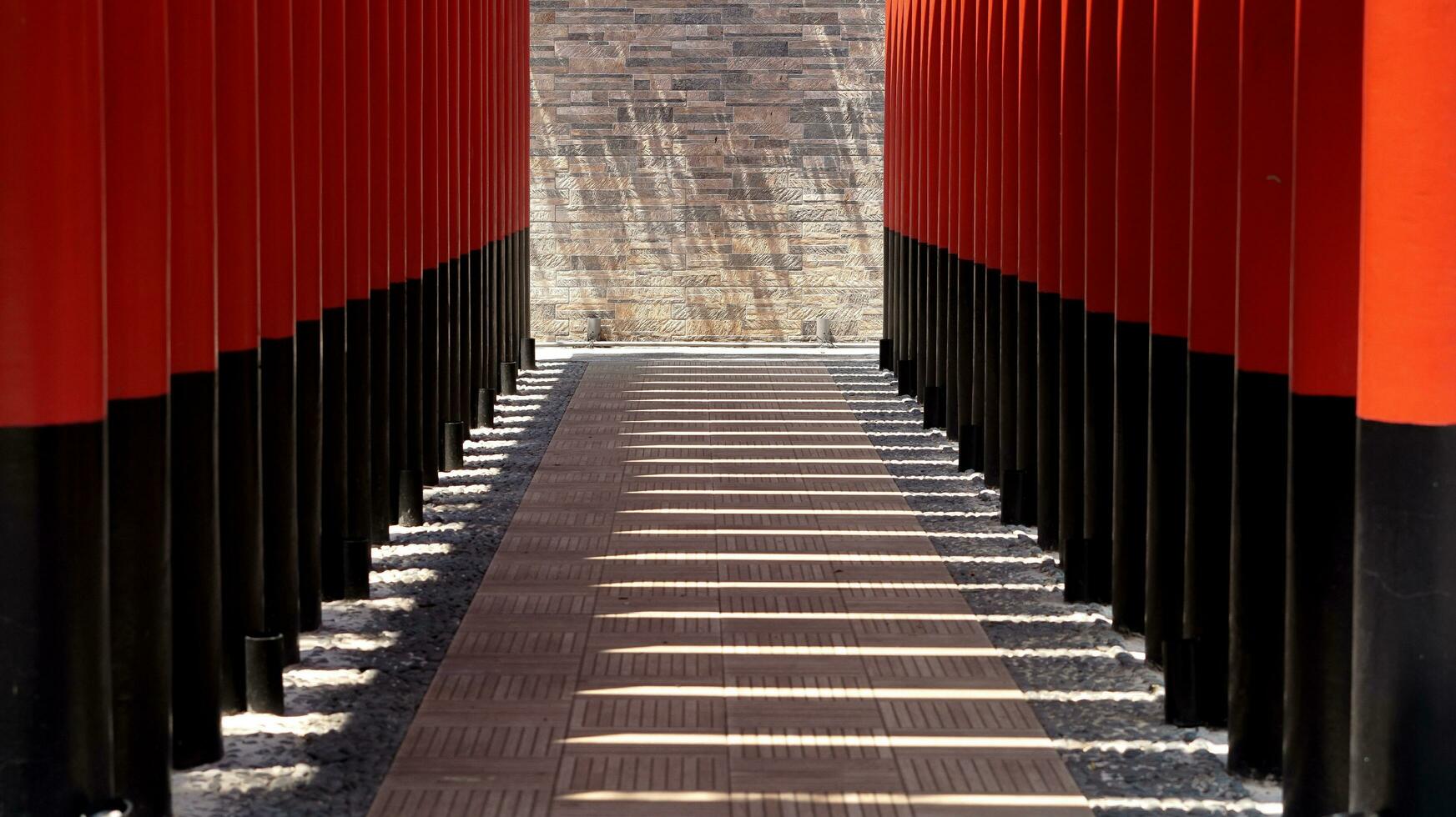 Ornaments on the Sam Poo Kong Pagoda in Semarang, a building lined with red pillars and black lines interspersed with reflections of sunlight.no people photo