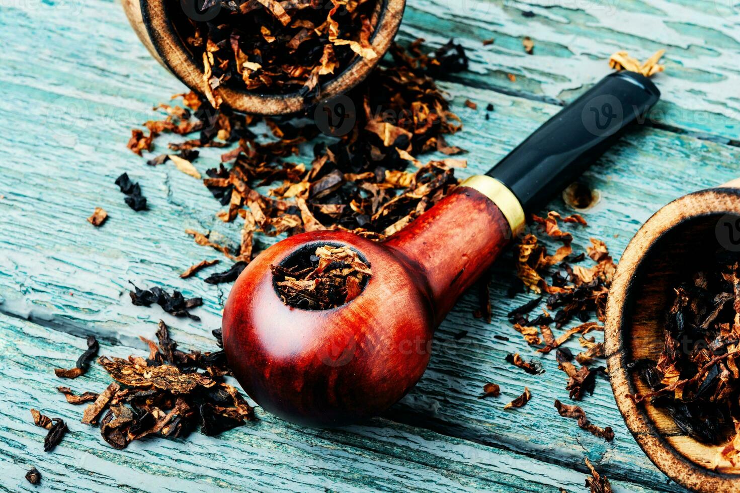 Smoking pipe and tobacco photo